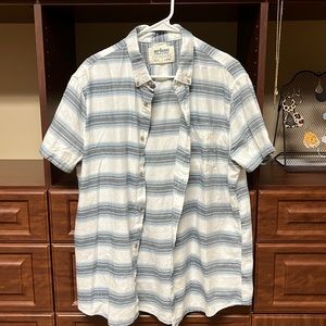 Men’s button down short sleeve casual dress shirt